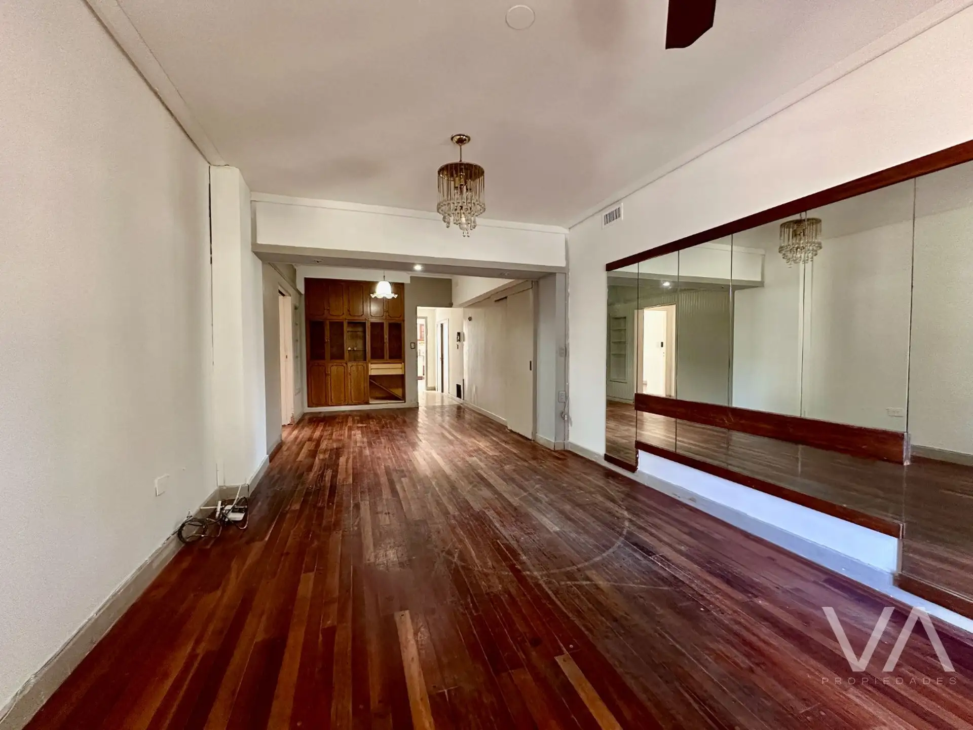 Casa con 4 dormitorios, 290m², Garage — San Cayetano
