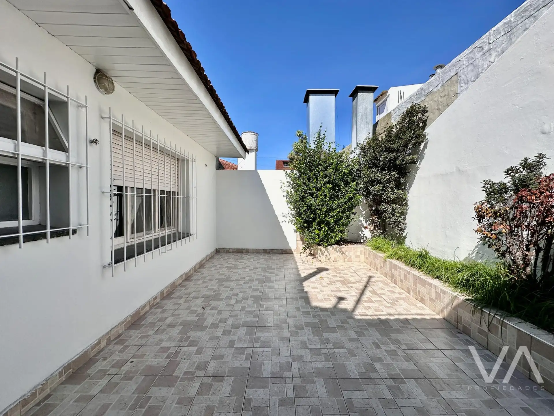 Casa con 4 dormitorios, 290m², garage — San Cayetano
