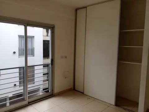 EXCELENTE DEPARTAMENTO DE 2 AMB  CON COCHERA. SAN FERNANDO LAVALLE 681