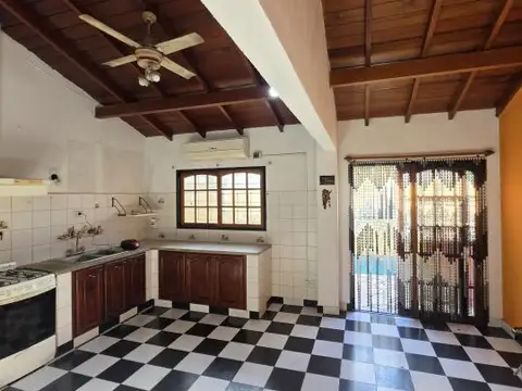 Casa 5 ambientes con 1 baño
