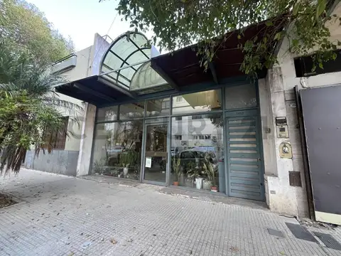 Excelente Casa de 4 ambientes con Local propio al frente en pleno Barrio de Villa del Parque