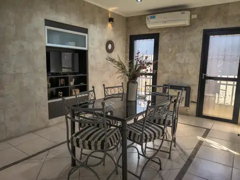 Casa 6 ambientes con 3 baños