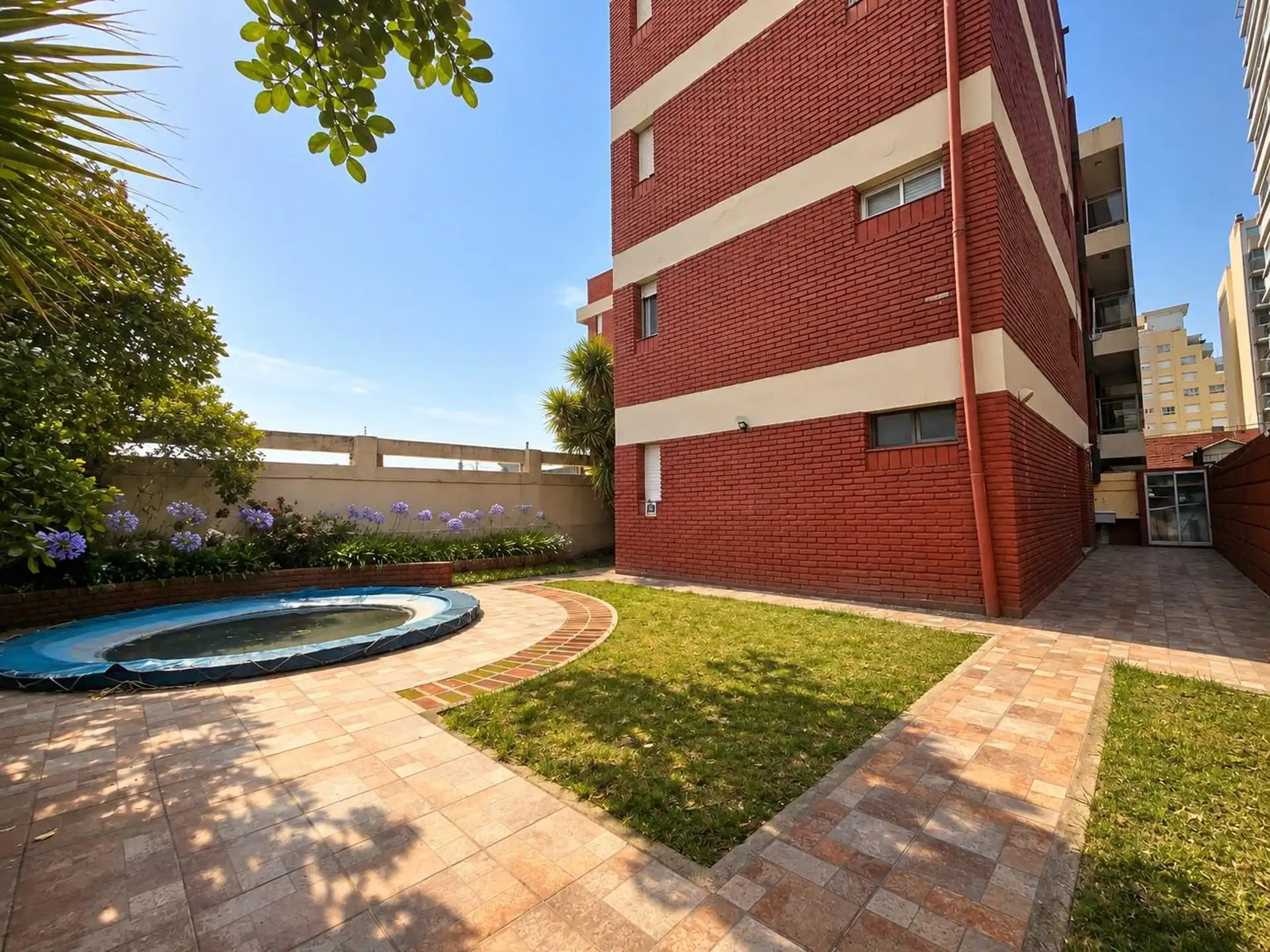 Venta Departamento 3 Amb con Jardín, Parrilla y Pileta Propia – Zona Playa Chica