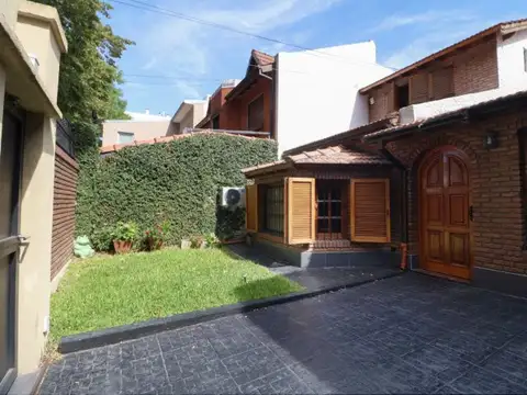 Casa luminosa 177m² cub. | Jardín, parrilla y cochera Villa Real, a pasos del Parque Terán A/CR...