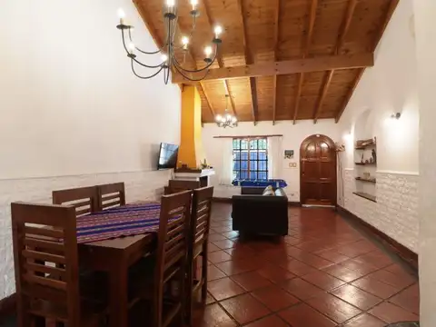 Casa luminosa 177m² cub. | Jardín, parrilla y cochera Villa Real, a pasos del Parque Terán A/CR...
