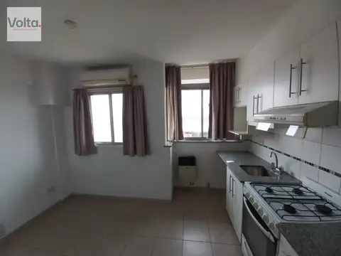 Semipiso con balcón, 2 dormitorios, Mendoza 600.