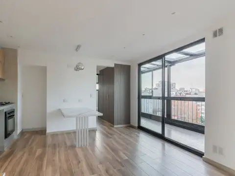 Departamento de 3 ambientes reciclado con balcón aterrazado