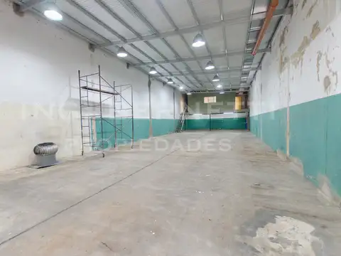 Galpón s/8,66 x 34 mts - Entrada de camión - Oficinas - Excelente zona -