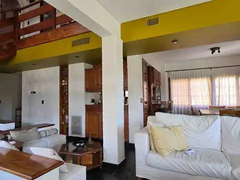 Casa 5 ambientes con 3 baños