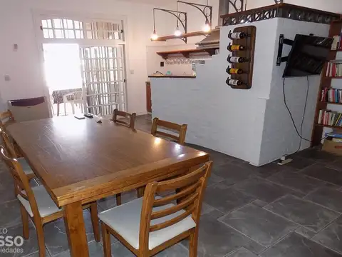 Casa en Venta con 2 cocheras