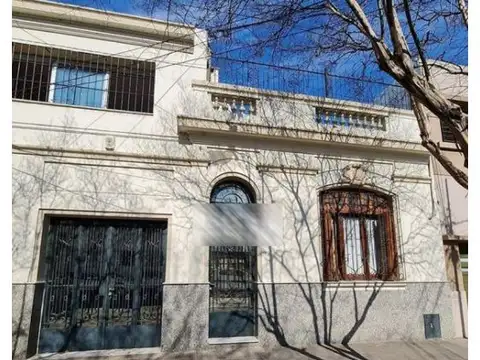 Oportunidad  Impecable, amplia y hermosa casa reciclada.