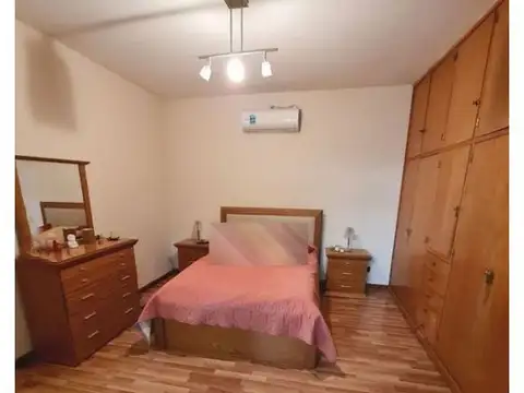 Oportunidad  Impecable, amplia y hermosa casa reciclada.