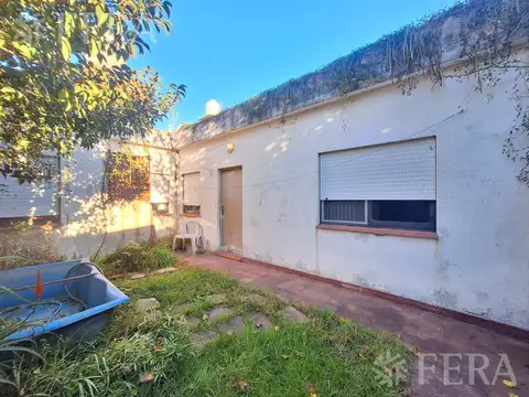 Venta PH 3 ambientes con patio en Bernal