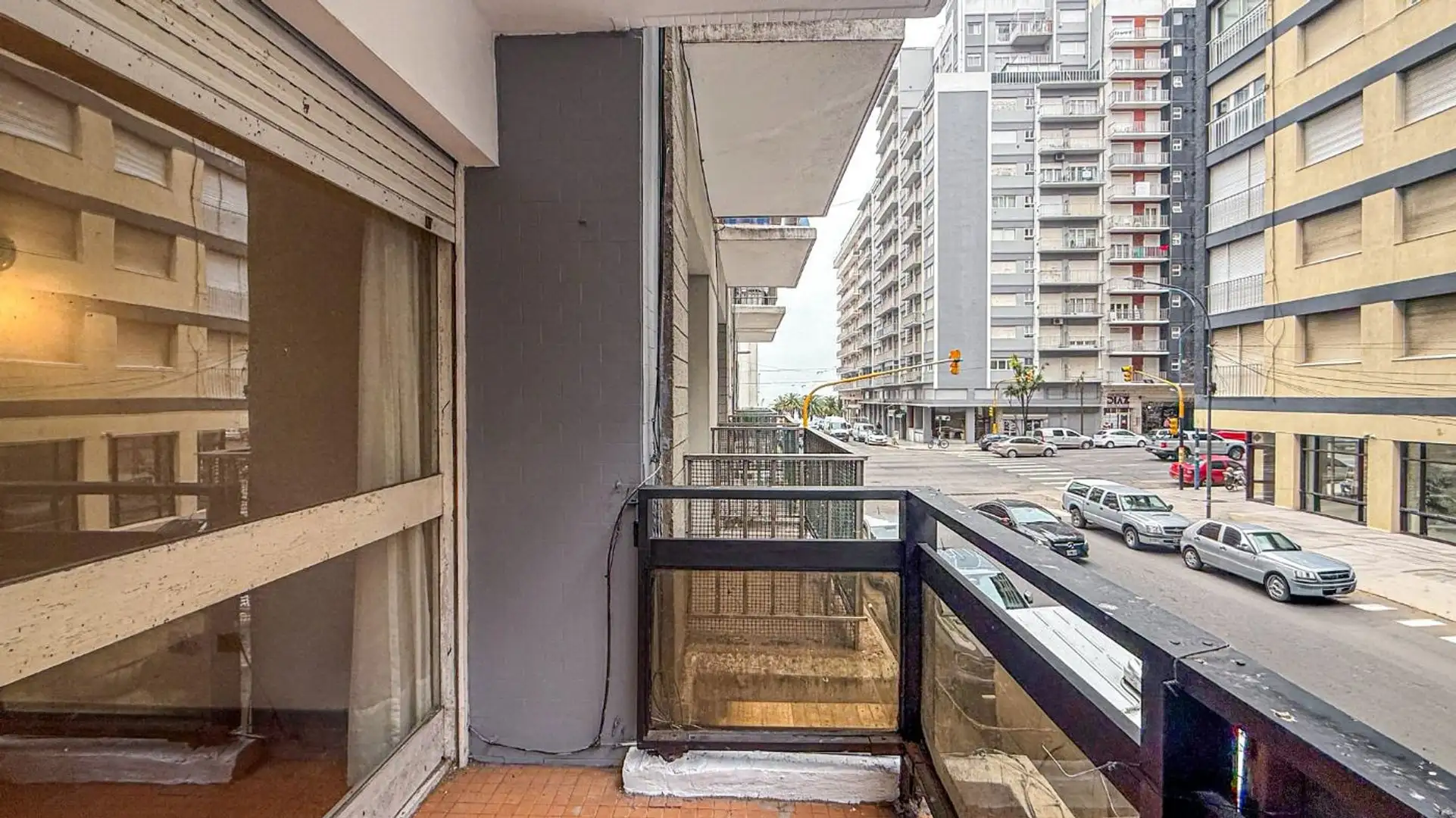 Depto 3 amb con dependencia, patio y balcón — Guemes