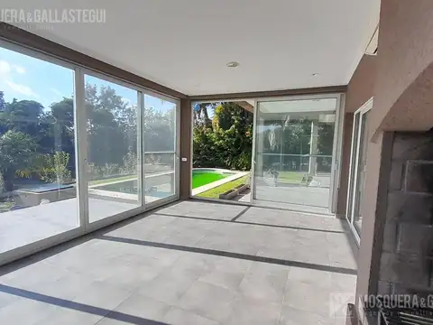 Casa 5 ambientes con 4 baños