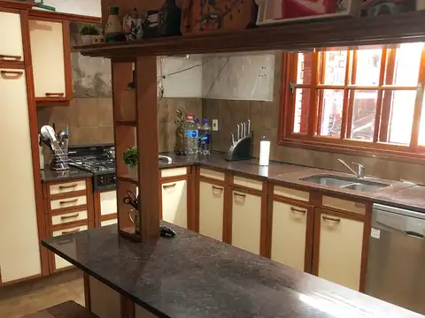 Casa 7 ambientes con 4 baños