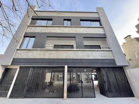 VENTA DEPARTAMENTO 4 AMBIENTES CON COCHERA, PISCINA PROPIA Y PARRILLA, EN OLIVOS.