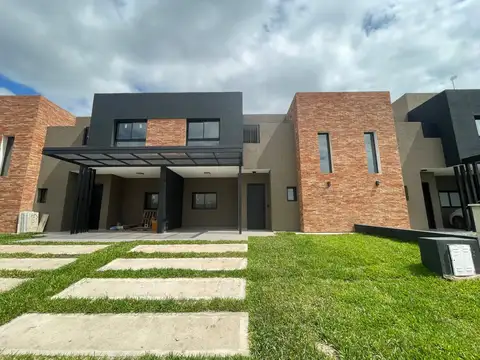 Duplex a la Venta! San Ignacio Village! Pileta!