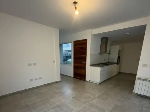 Casa en Alquiler con 1 cochera