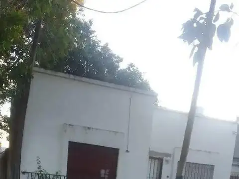 CASA EN VENTA EN ESQUINA - LOTE 300 m2