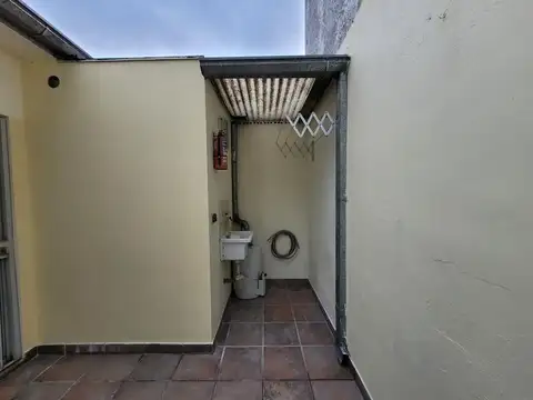 En Alquiler PH Monoambiente con patio, independiente a metros de G. Paz.  Villa Martelli