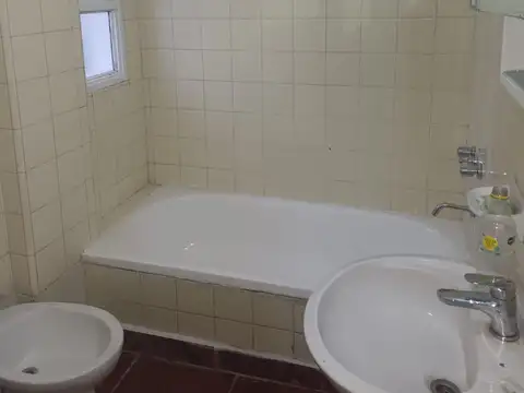 EXCELENTE DEPARTAMENTO 2 AMBIENTES MUY LUMINOSO, SIN EXPENSAS CON LAVADERO