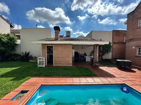 Casa 5 ambientes con 3 baños