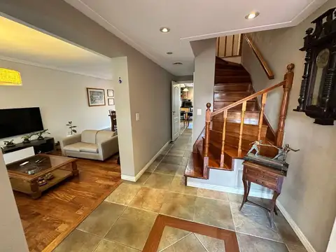 Casa en venta 5 Amb en Villa Sarmiento  c/pileta