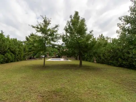 VENTA CASA FUNES 4 DORMITORIOS, PILETA Y QUINCHO
