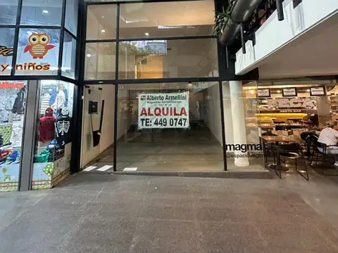 ALQUILER – LOCAL COMERCIAL EN GALERÍA CORNER MALL
