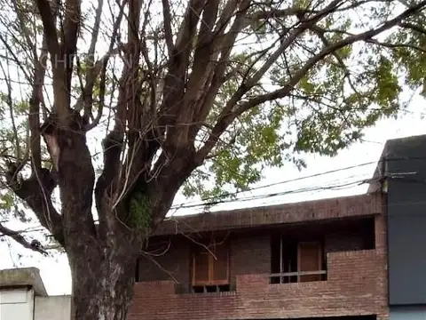 Casa en vanta en barrio Sur. 5 dormitorios + cochera + patio