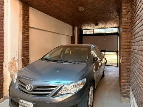Casa 7 ambientes con 2 baños