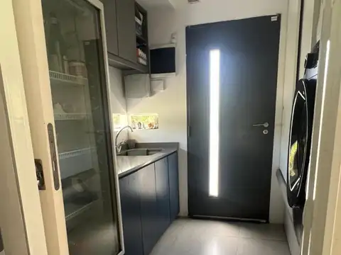 Casa 10 ambientes con 2 baños