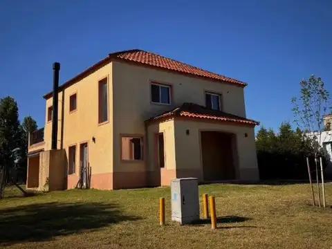 Venta Casa en Santa Guadalupe Pilar del Este 4 ambientes