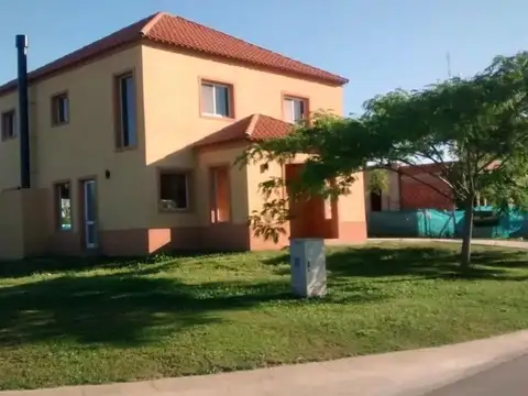 Casa en Venta en Pilar del Este - Santa Guadalupe, USD 219.000