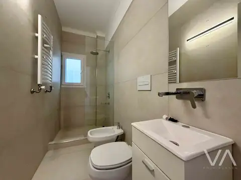 Impecable departamento de 4 ambientes reciclado. Plaza Mitre.