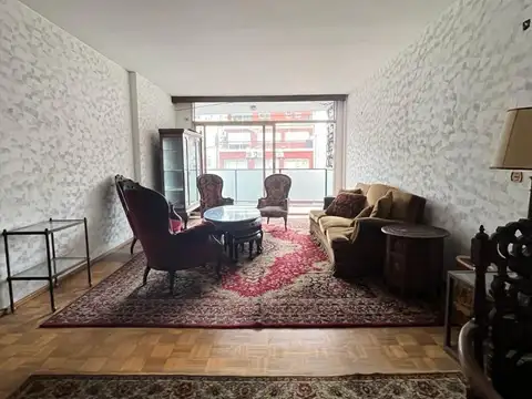 Luis Maria Campos 1100. Piso alto con cochera