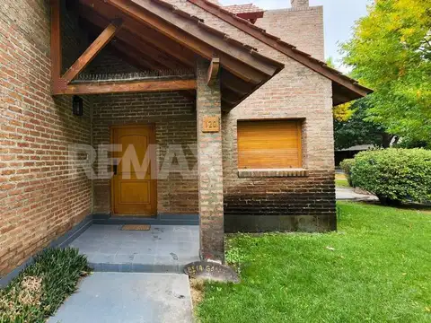 Casa en Alquiler en Neuquen, USD 4.000