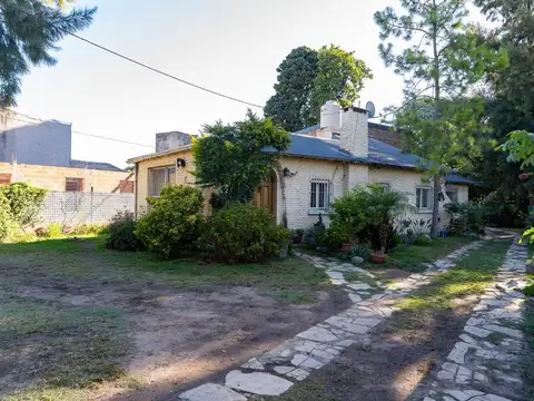 Casa 6 Ambientes con Pileta y Parque de 1.116 m²