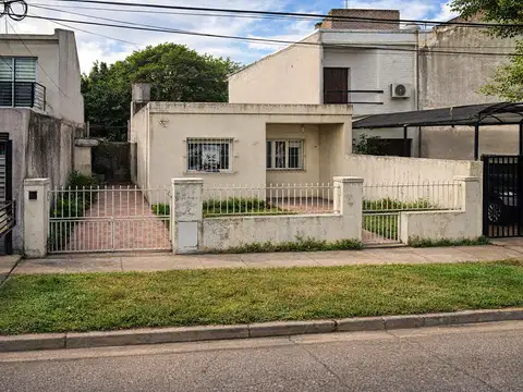 Castelar Norte - Venta - Casa Lote Propio 4 Ambientes