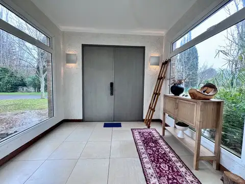 Casa 8 ambientes con 4 baños