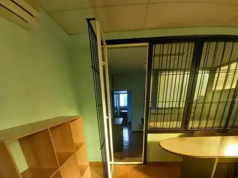 Oficina en alquiler - 3 Despachos 1 Baño - San Nicolás