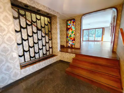 Casa 11 ambientes con 3 baños