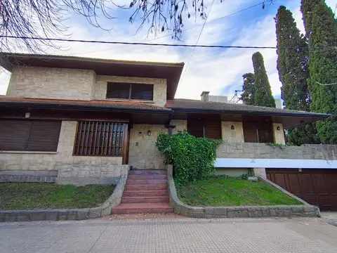 Casa de 4 dormitorios en venta en la Plata