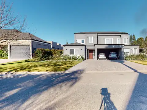 Casa 7 ambientes con 3 baños