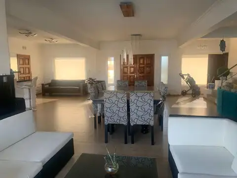 Casa en Alquiler en Countries y Barrios Cerrados en Escobar, USD 1.700