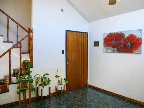 CASA 4 AMBIENTES EN VENTA MONTE GRANDE CENTRO