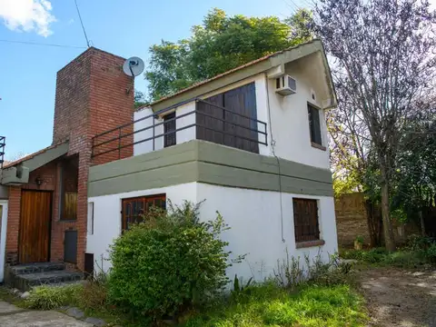 CASA 4 AMBIENTES EN VENTA MONTE GRANDE CENTRO