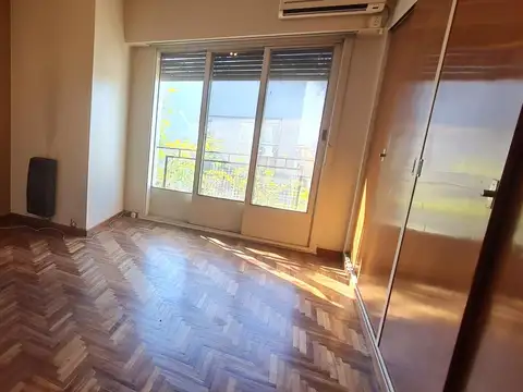 Depto Tipo Casa 4 ambientes con 2 baños