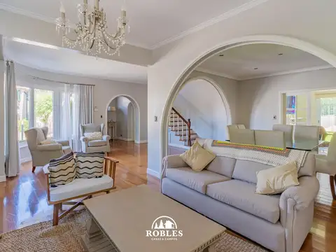 Casa 4 ambientes con 5 baños